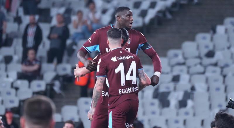 Banza ve Serdar Saatçı ile mutlu sona ulaşan Trabzonspor, Paul Onuachu'dan vazgeçmiyor. Bordo-mavili ekip, Onuachu'ya yeniden formayı giydirmek için sonuna kadar mücadele edecek. (Fanatik)